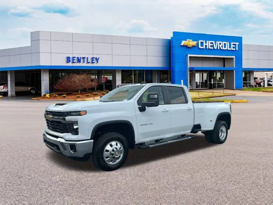 2026 Chevrolet Silverado 3500HD LT photo 1