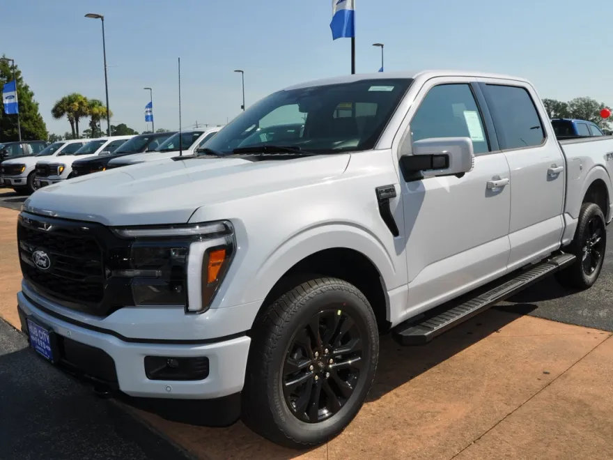 2025 Ford F-150 Lariat photo 1