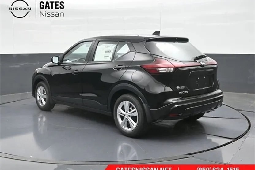 2025 Nissan Kicks Play S photo 1