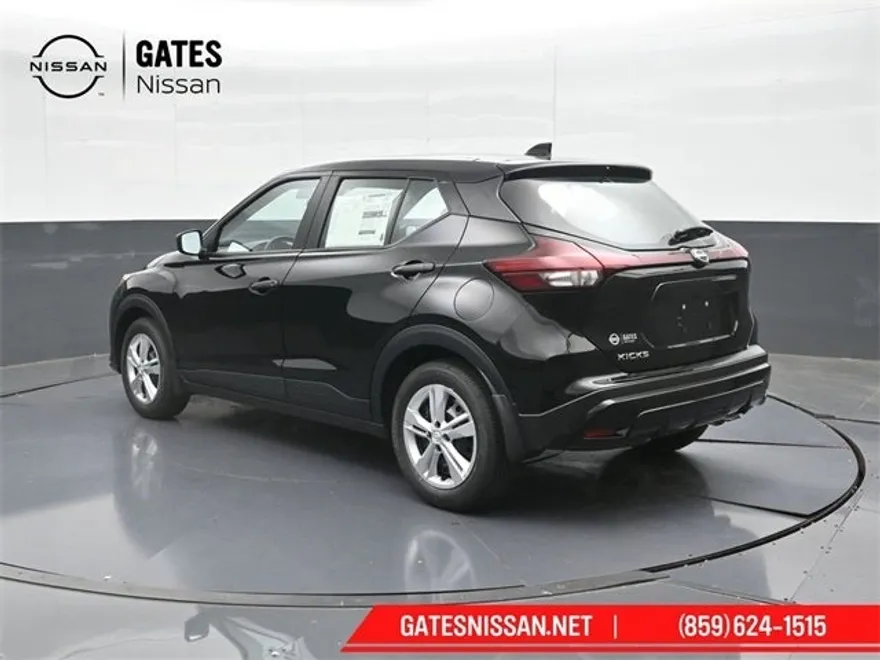 2025 Nissan Kicks Play S photo 1