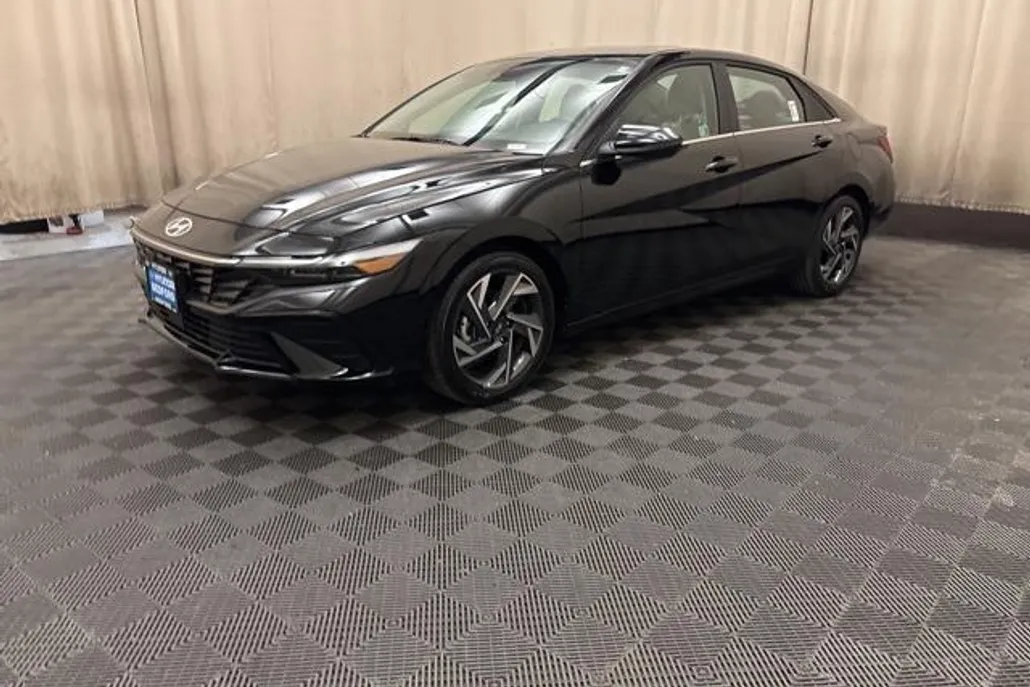 2025 Hyundai Elantra Limited photo 1