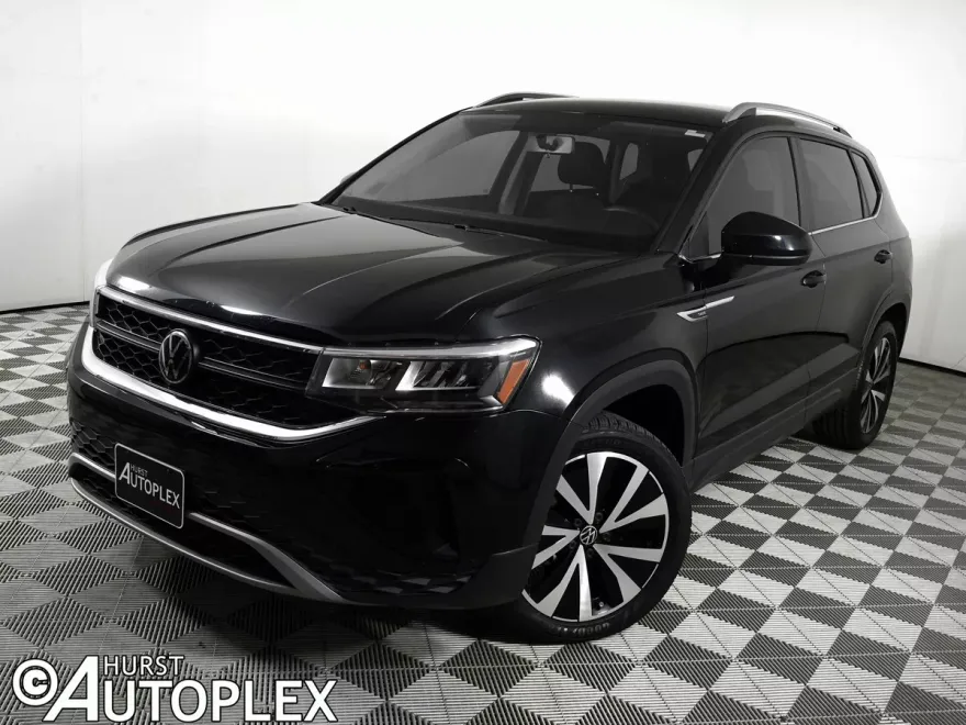 2022 Volkswagen Taos SE photo 1