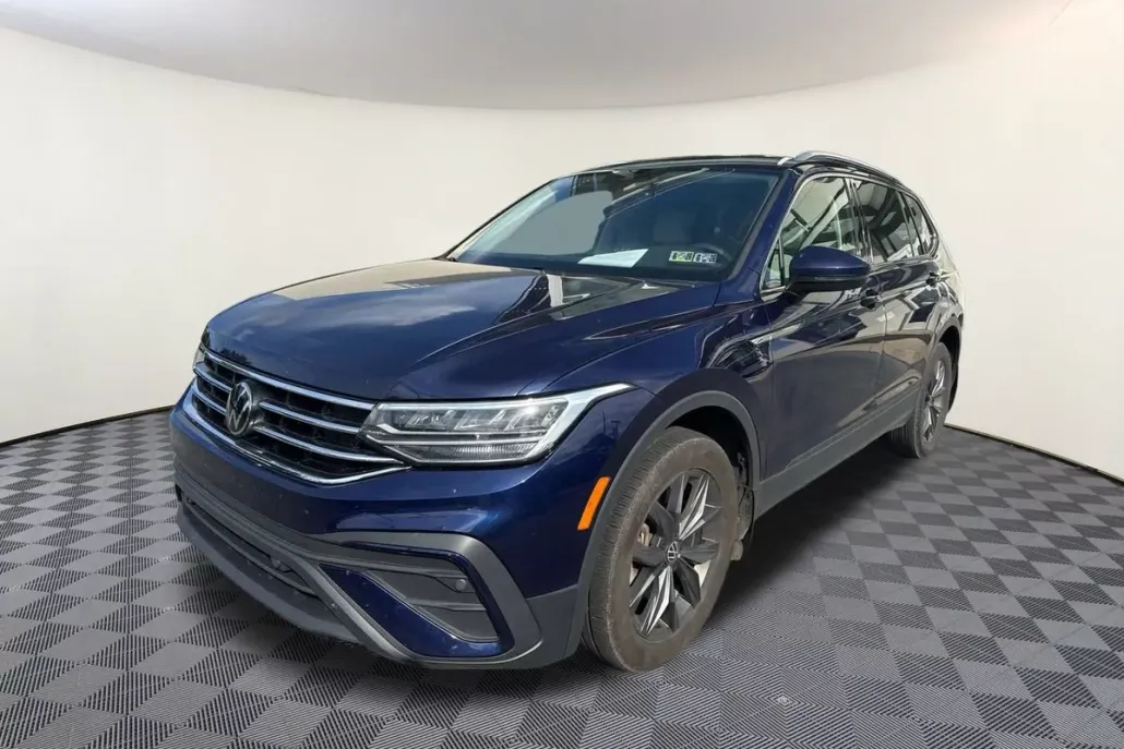 2023 Volkswagen Tiguan SE photo 1