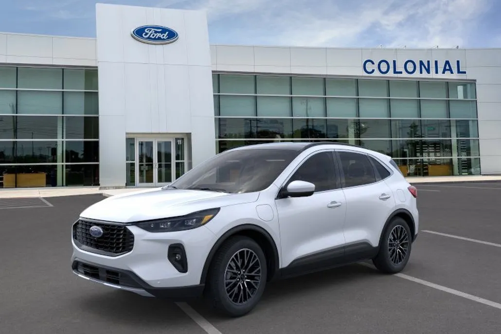 2025 Ford Escape Titanium photo 1