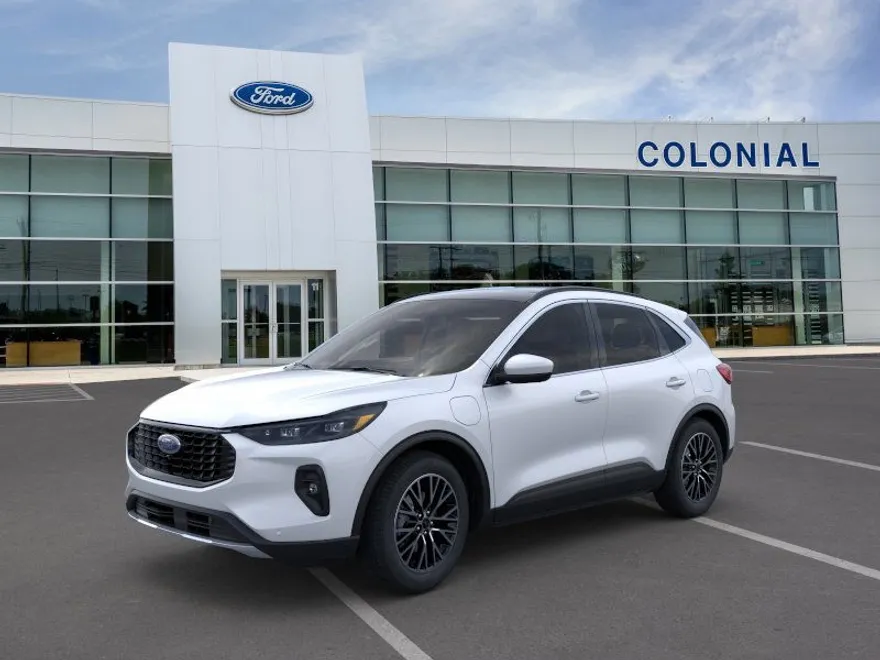 2025 Ford Escape Titanium photo 1