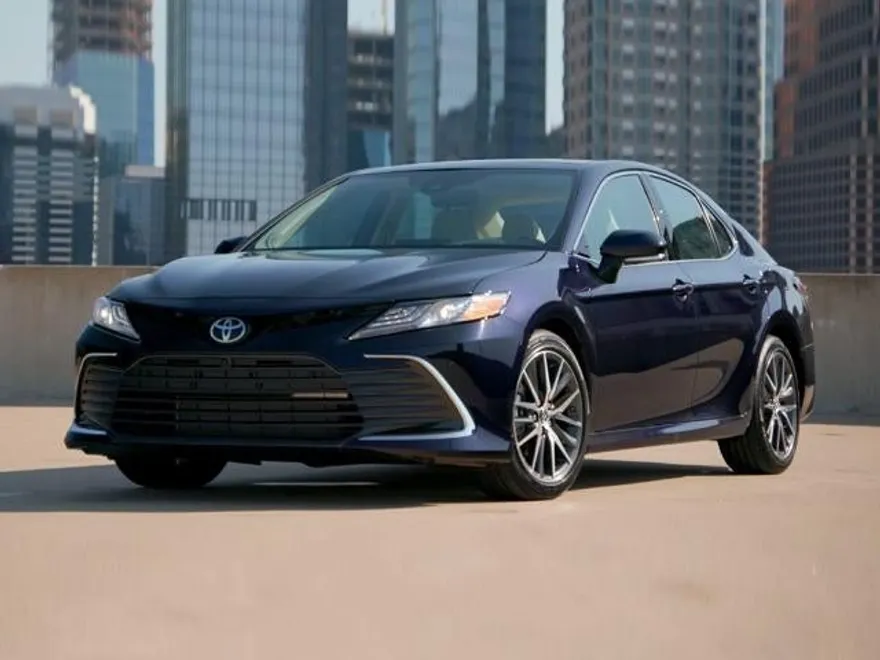 2022 Toyota Camry SE photo 1