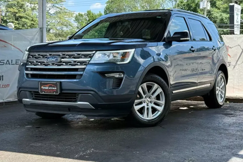 2018 Ford Explorer XLT Sport photo 1