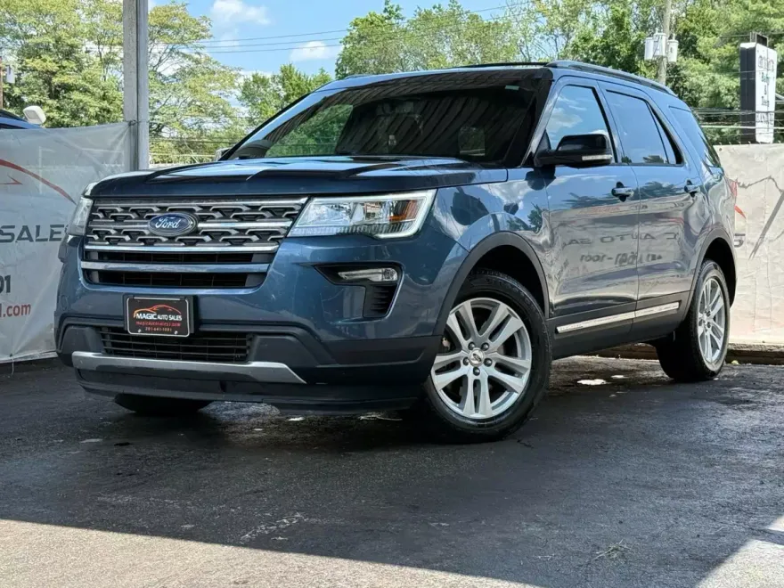 2018 Ford Explorer XLT Sport photo 1