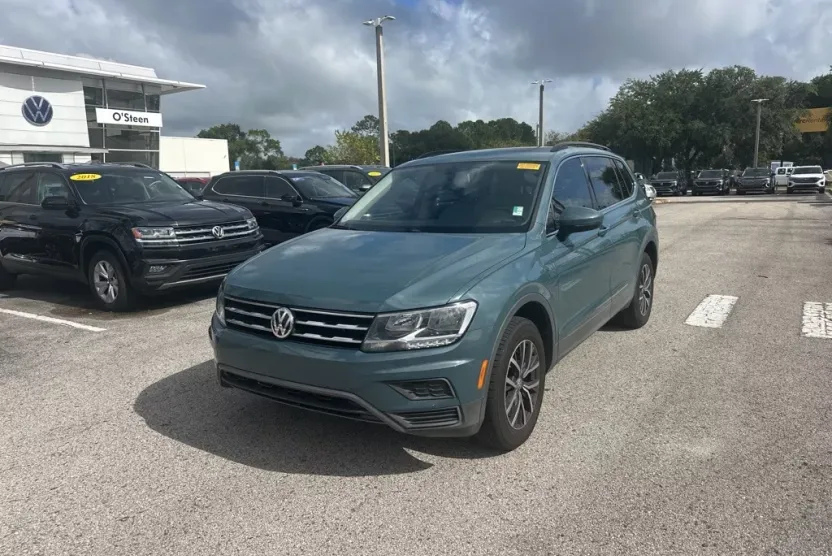 2019 Volkswagen Tiguan SEL R-Line photo 1