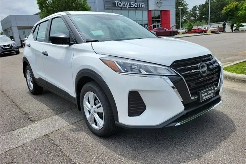 2025 Nissan Kicks Play S photo 1
