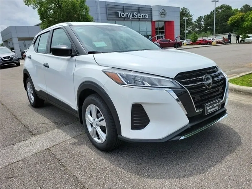 2025 Nissan Kicks Play S photo 1