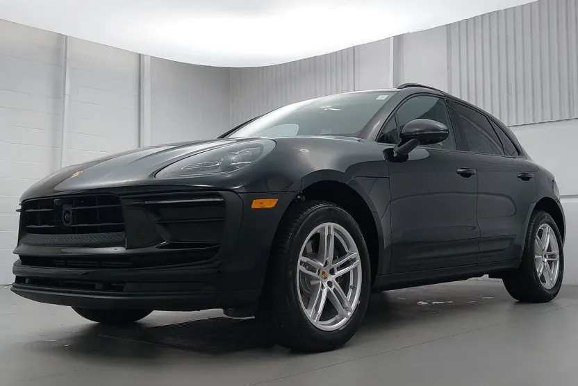 2025 Porsche Macan T photo 1
