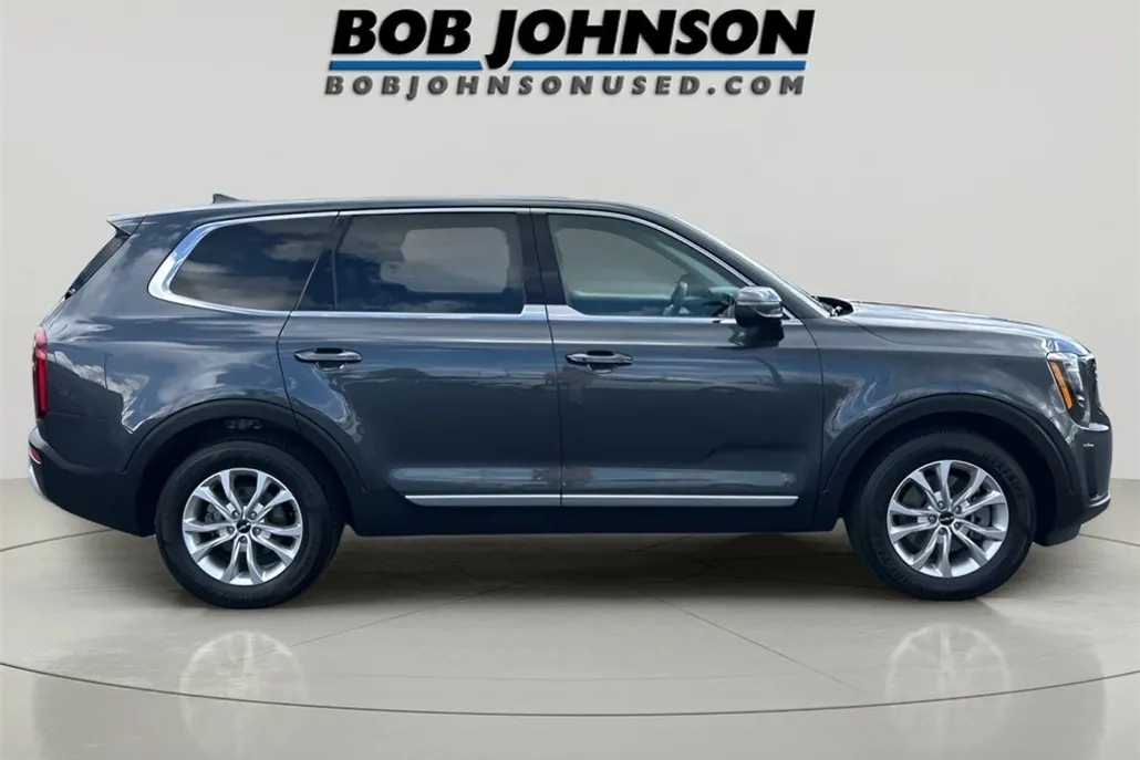 2022 Kia Telluride LX photo 1