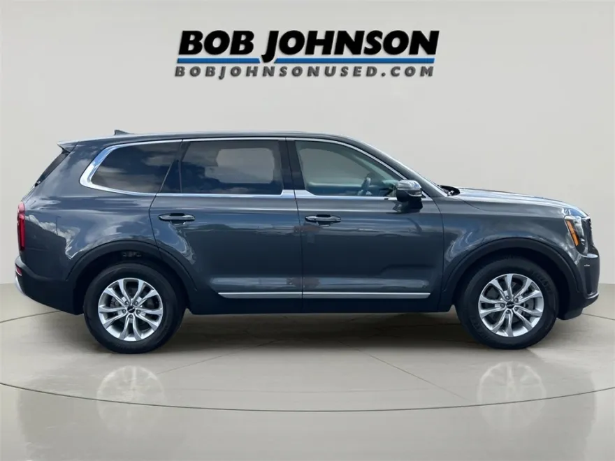 2022 Kia Telluride LX photo 1