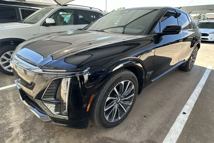 2024 Cadillac Lyriq Sport photo 1