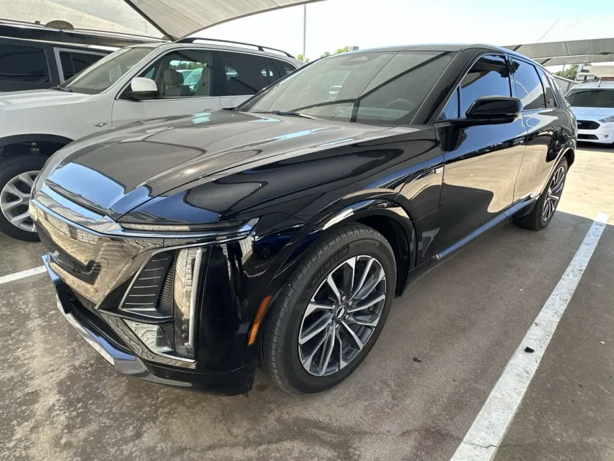 2024 Cadillac Lyriq Sport photo 1