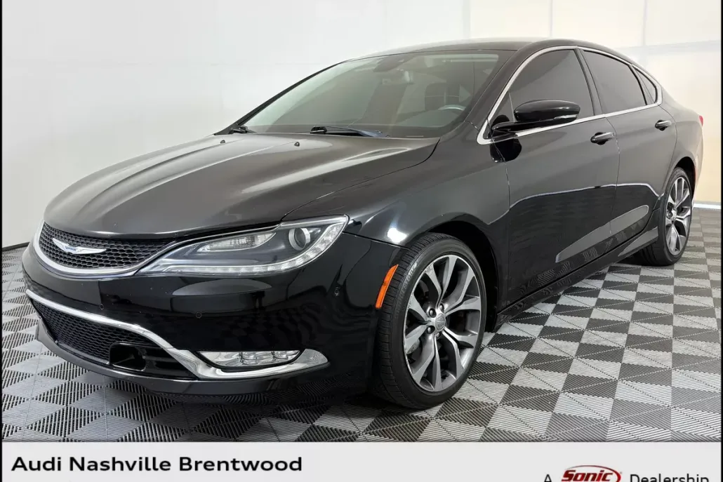 2016 Chrysler 200 C photo 1