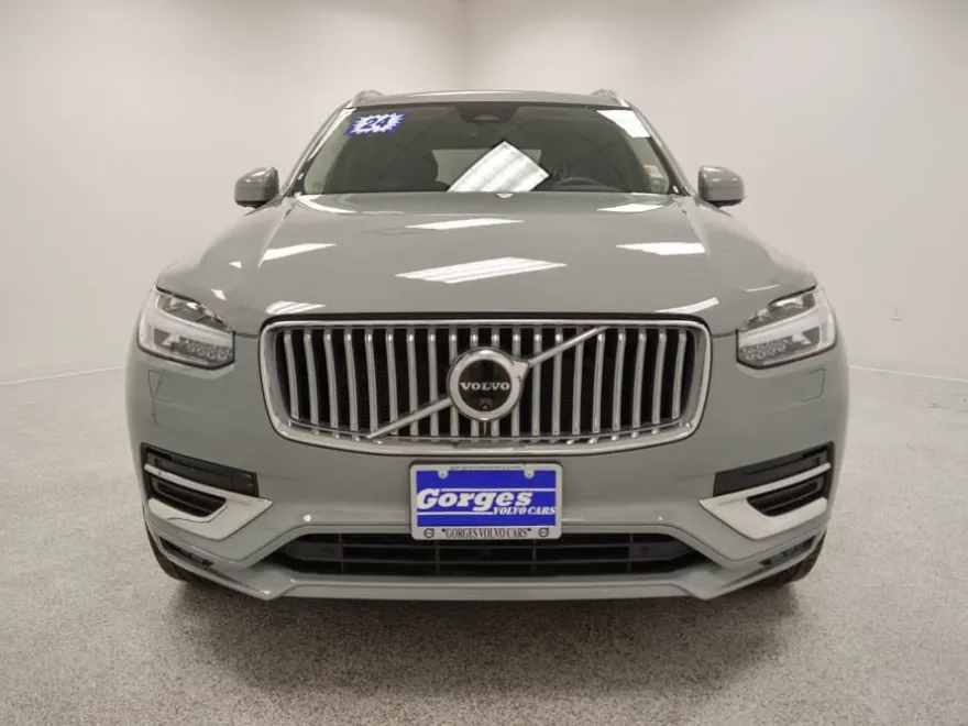 2024 Volvo XC90 Plus photo 1