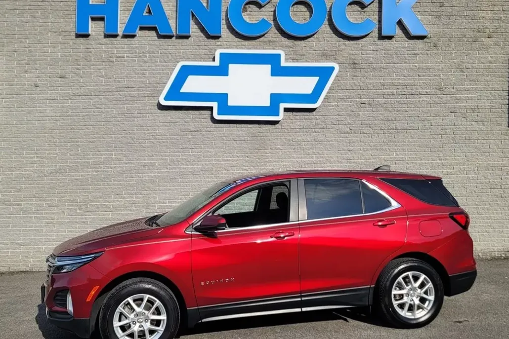 2023 Chevrolet Equinox LT photo 1