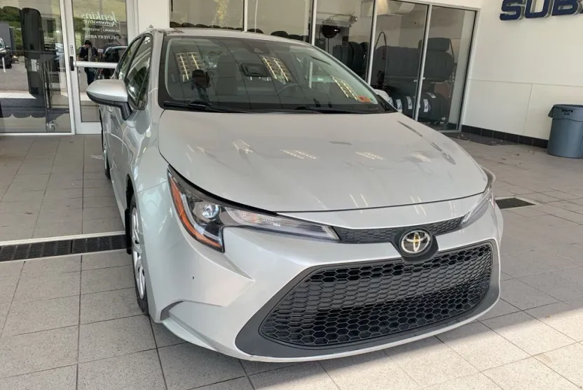 2022 Toyota Corolla LE photo 1
