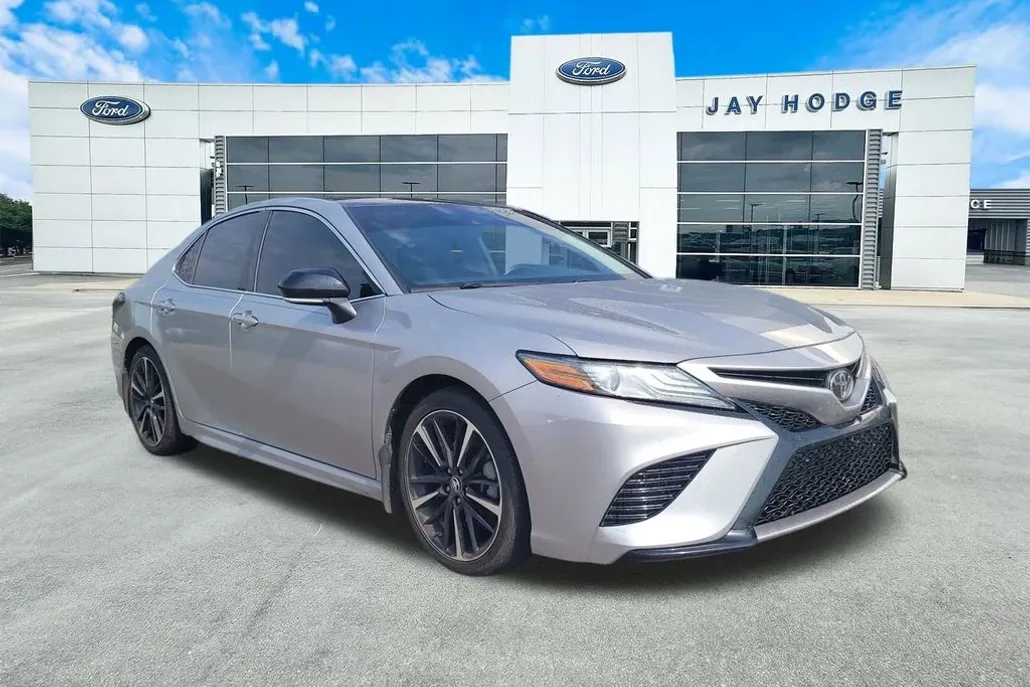 2019 Toyota Camry XSE photo 1