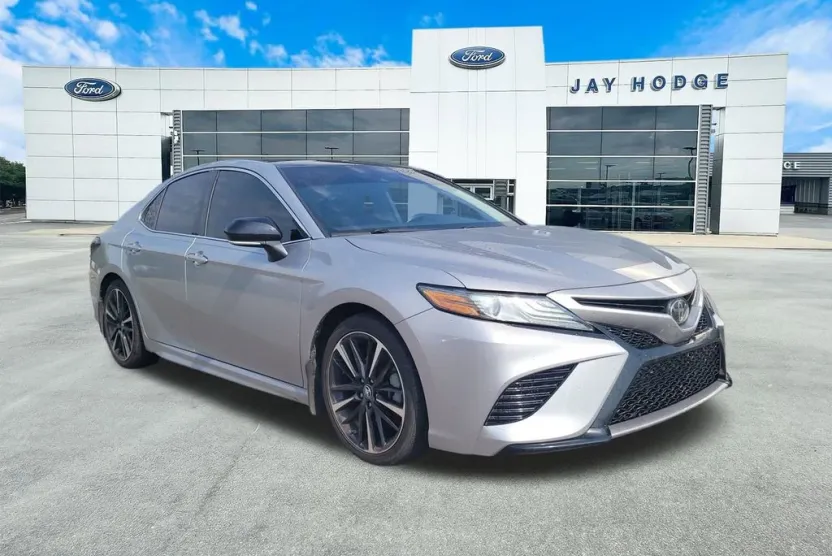 2019 Toyota Camry XSE photo 1