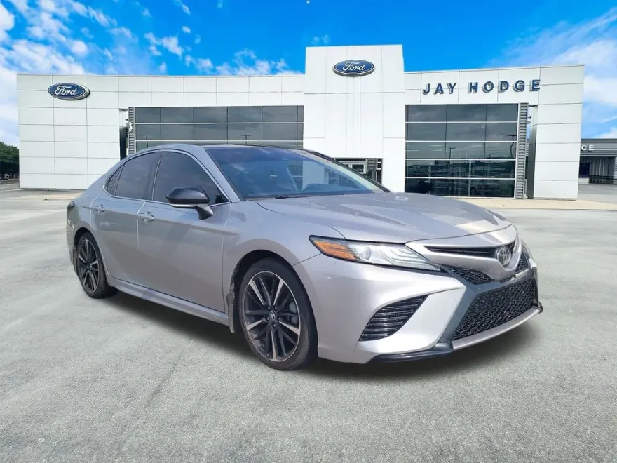 2019 Toyota Camry XSE photo 1