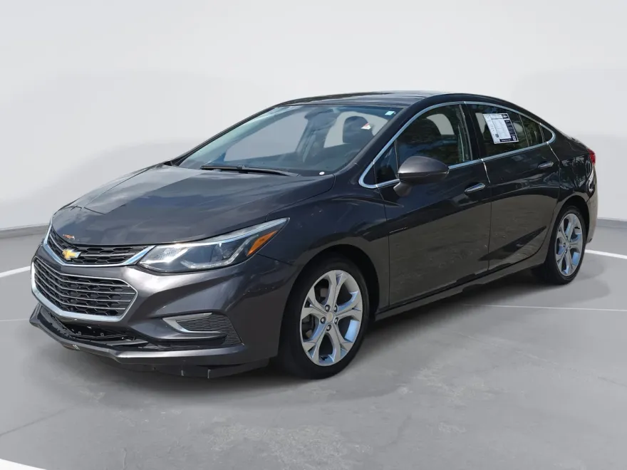 2017 Chevrolet Cruze Premier photo 1