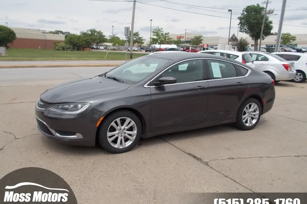 2016 Chrysler 200 Limited photo 1