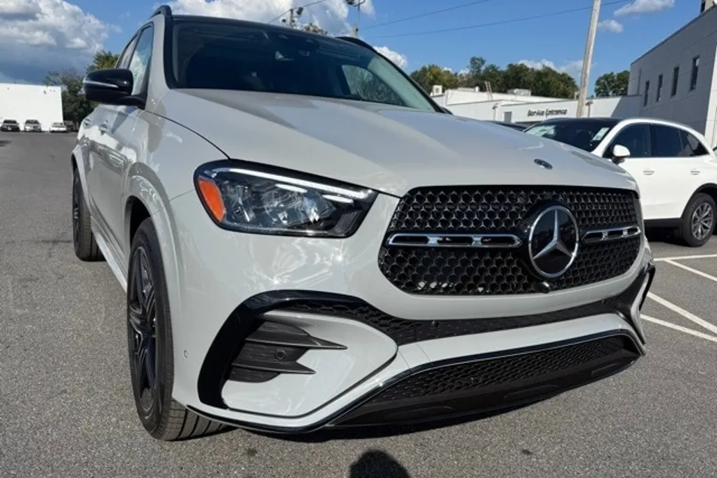 2026 Mercedes Benz GLE 450 4MATIC photo 1