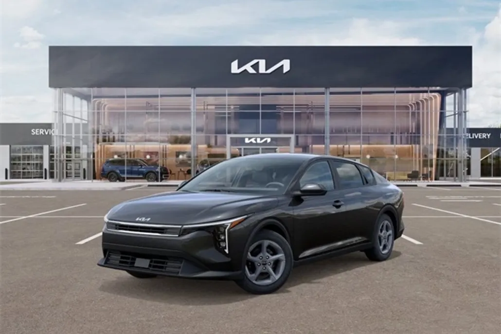 2025 Kia K4 LXS photo 1