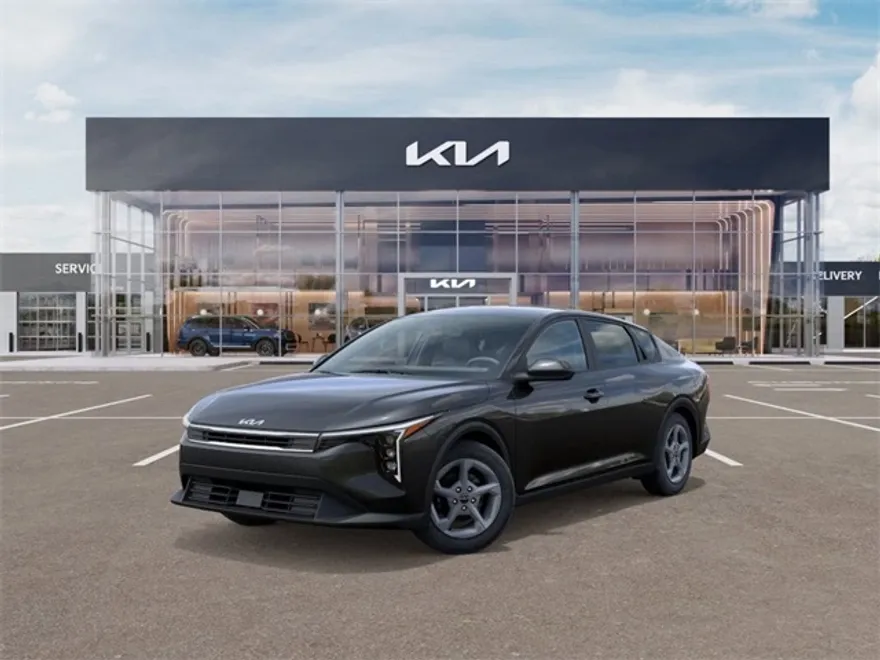 2025 Kia K4 LXS photo 1