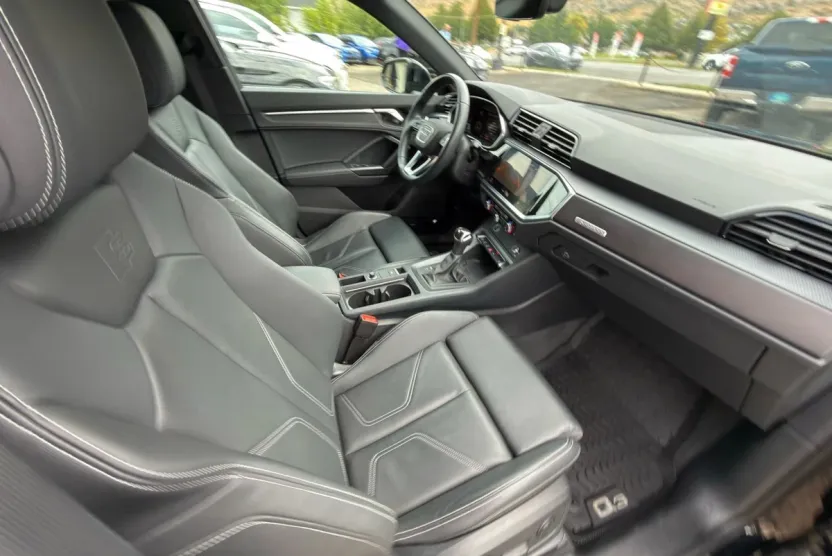 2024 Audi Q3 45 TFSI S line Premium Plus photo 1