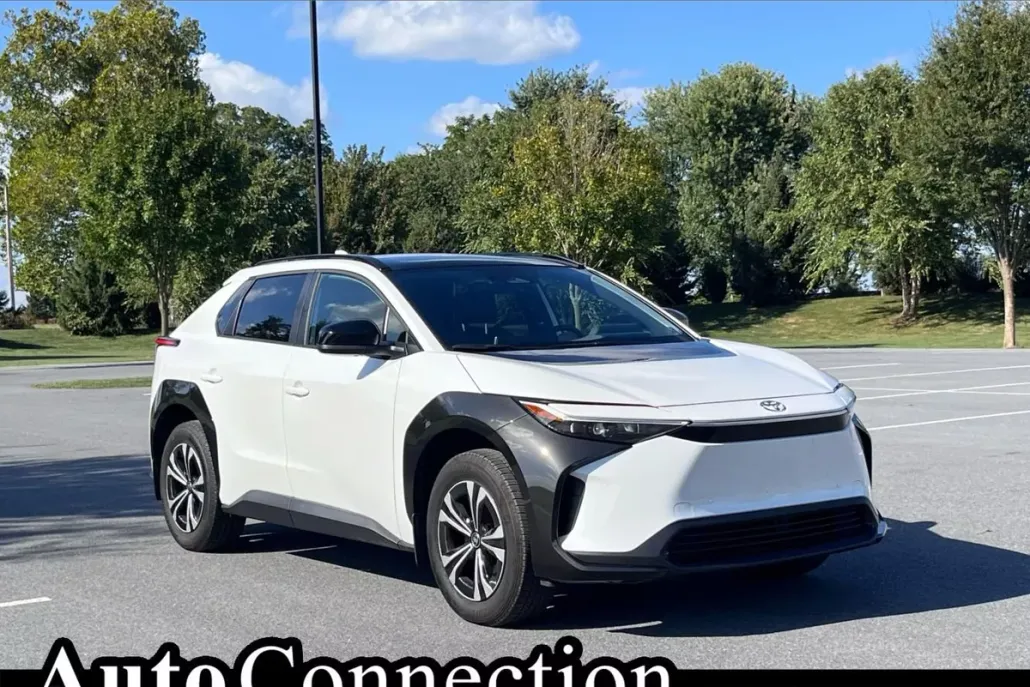 2024 Toyota bZ4X XLE photo 1