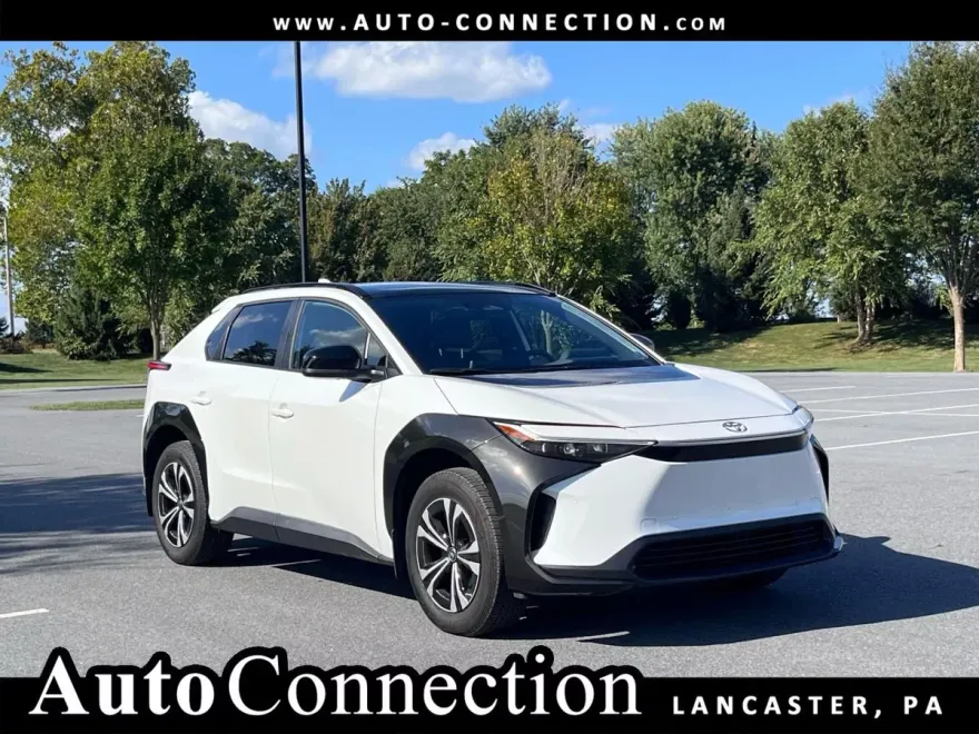 2024 Toyota bZ4X XLE photo 1
