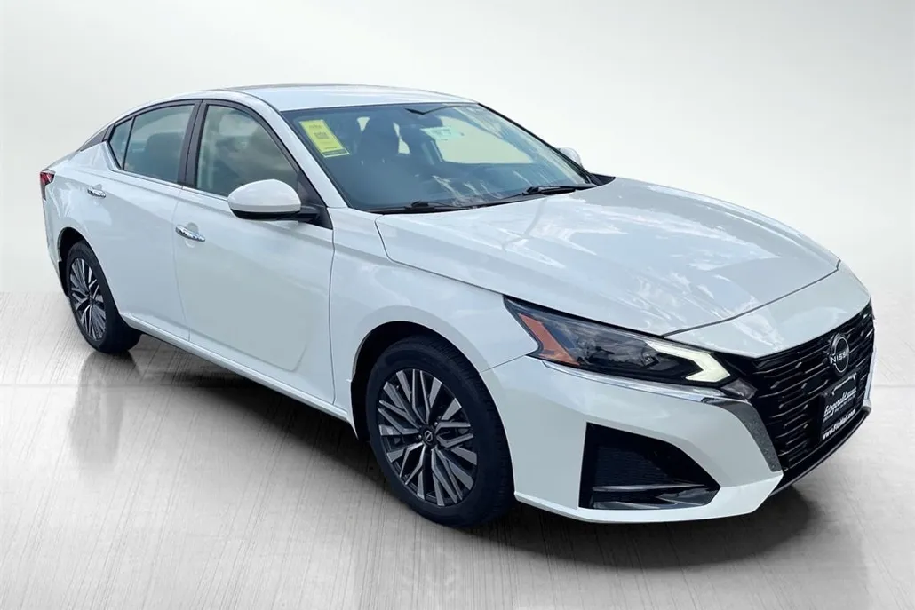 2023 Nissan Altima 2.5 SV photo 1