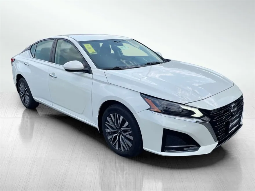 2023 Nissan Altima 2.5 SV photo 1
