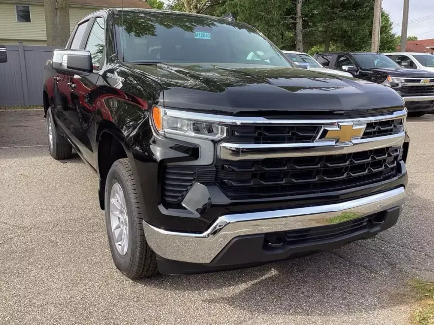 2025 Chevrolet Silverado 1500 LT photo 1