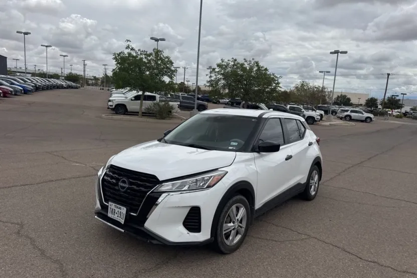 2023 Nissan Kicks S photo 1