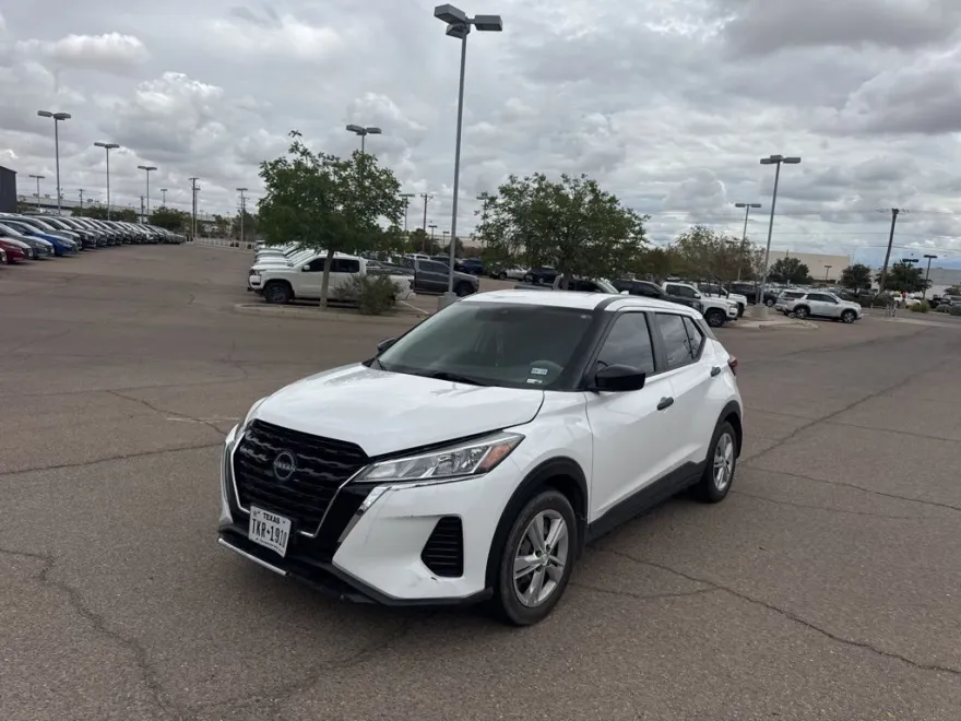 2023 Nissan Kicks S photo 1