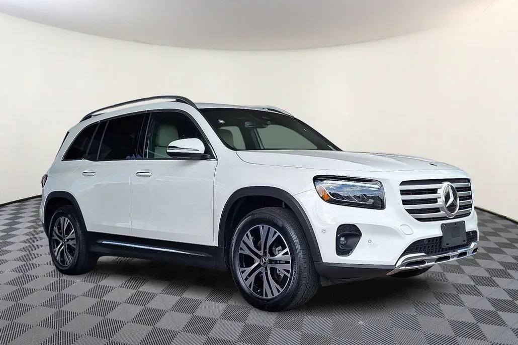 2025 Mercedes Benz GLB 250 4MATIC photo 1
