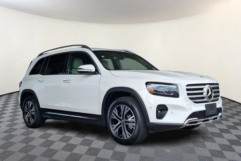 2025 Mercedes Benz GLB 250 4MATIC photo 1