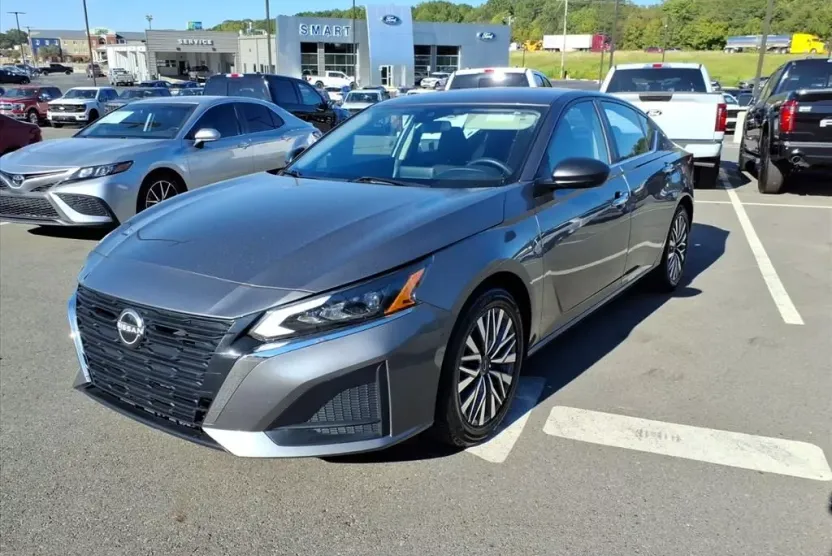2024 Nissan Altima 2.5 SV photo 1
