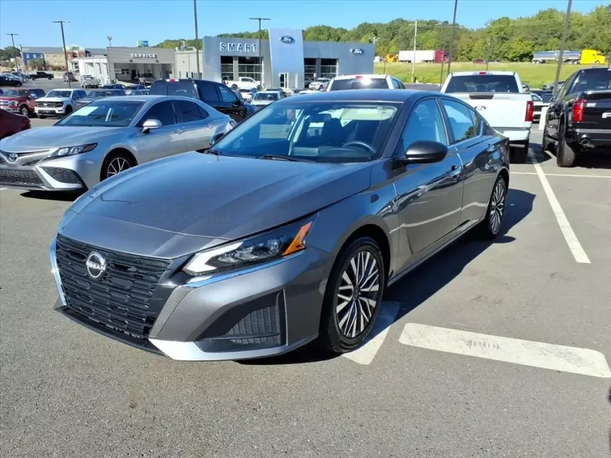 2024 Nissan Altima 2.5 SV photo 1