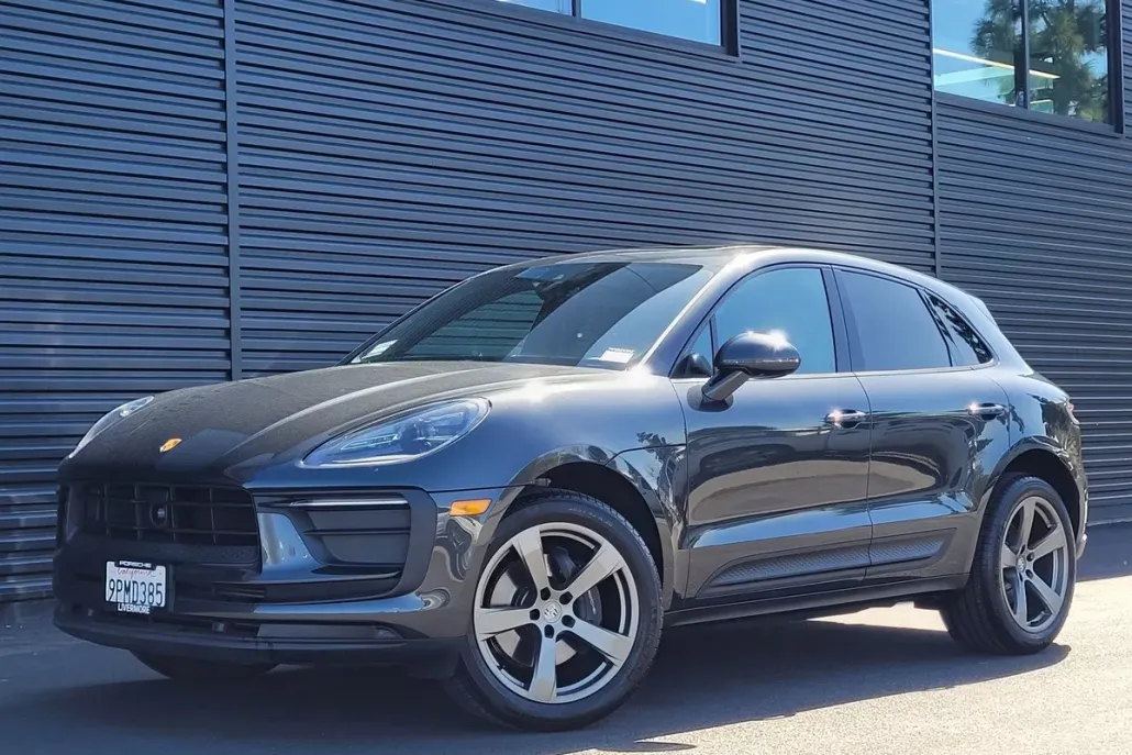 2024 Porsche Macan T photo 1