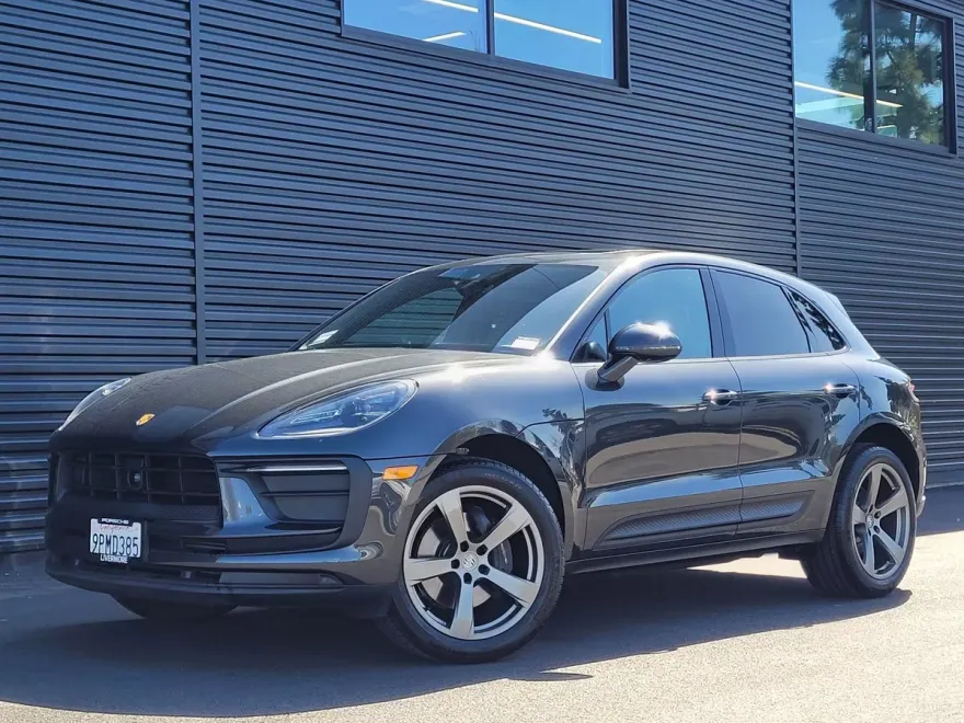 2024 Porsche Macan T photo 1