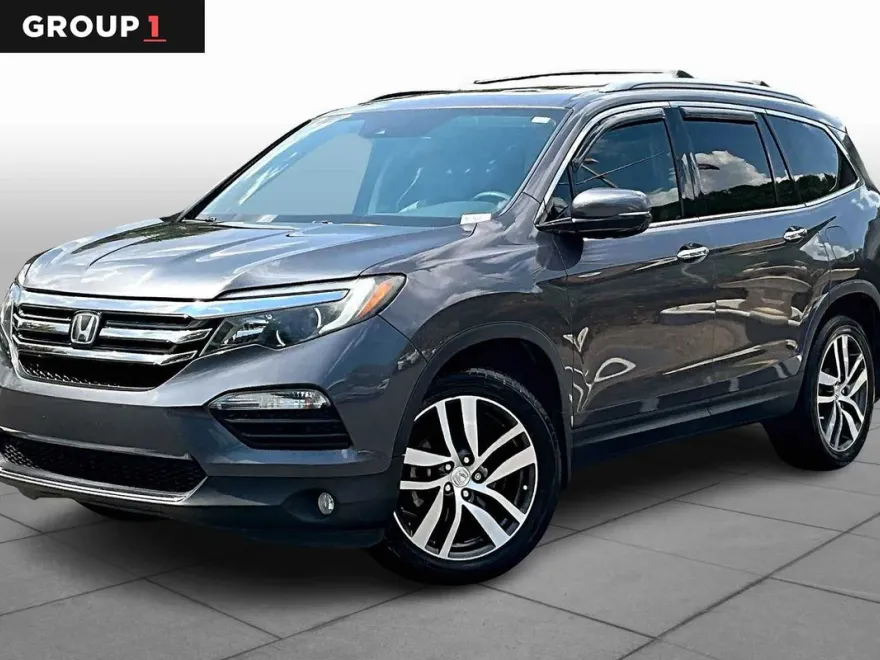2018 Honda Pilot Touring photo 1