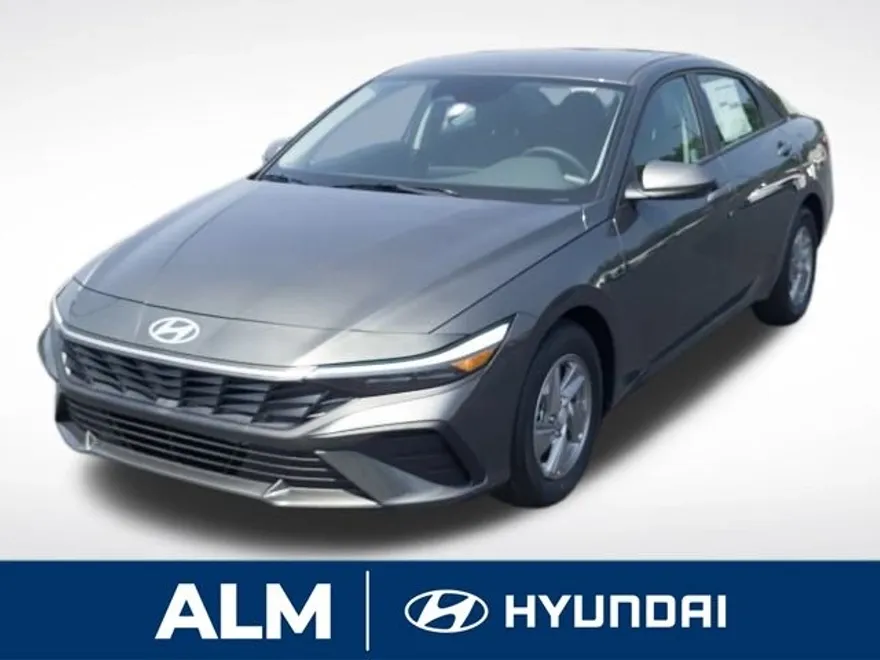 2025 Hyundai Elantra SE photo 1