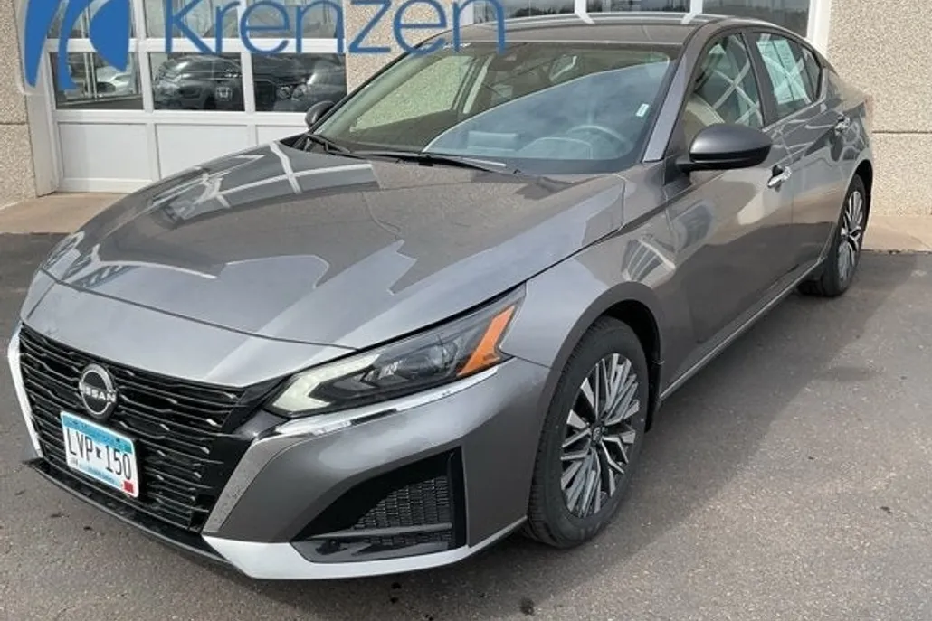 2024 Nissan Altima 2.5 SV photo 1