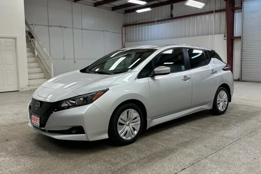 2023 Nissan Leaf S photo 1